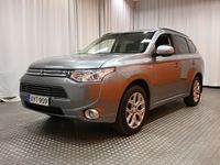 käytetty Mitsubishi Outlander P-HEV Instyle Navi 4WD 5P ** Juuri tullut! / P. kamera / Navi / Vetokoukku **