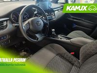 Käytetty Toyota C-HR Team 98 HP (72 kW) 2021 Hopea / harmaa Katumaasturi
