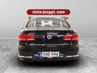 käytetty VW Passat Sedan Highline 2,0 TDI 103 kW (140 hv) BlueMotion Technology DSG-automaatti - Navigointi / Nahka-alcantra istuinverhoilu / Vetokoukku / Kahdet hyvät renkaat