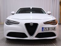 käytetty Alfa Romeo Giulia 2,2 Diesel 180hp AT8 Super ** 1.Om Suomi-auto / Navi / Muistipenkki / Bi-Xenon / Puolinahat / Tutkat **