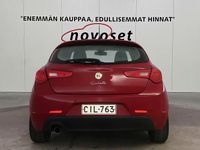 Käytetty Alfa Romeo Giulietta 170 HP (125 kW) 2011 Punainen Viistoperä