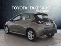 Käytetty Toyota Yaris Hybrid Active 116 HP (85 kW) 2024 Ruskea Viistoperä