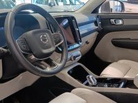 Käytetty Volvo XC40 Inscription 180 HP (132 kW) 2021 Harmaa Katumaasturi