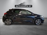 Käytetty Toyota Yaris Hybrid Plus 116 HP (85 kW) 2021 Musta Viistoperä