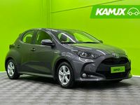 Käytetty Toyota Yaris Hybrid Active 116 HP (85 kW) 2021 Hopea / harmaa Sedan