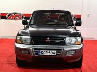 Käytetty Mitsubishi Pajero 165 HP (121 kW) 2000 Musta Katumaasturi