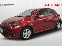 Käytetty Toyota Yaris Hybrid Active 116 HP (85 kW) 2021 Punainen Viistoperä