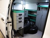 käytetty Ford 300 Transit Custom2.0(130hv) L1H1 "uusikori" LÄPIJUOSTAVA / hyllyt / lisälämmitin, koukku ym.