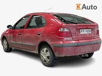 Käytetty Renault Mégane Authentique 95 HP (69 kW) 2001 Punainen Coupe - kaksiovinen