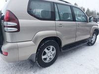 käytetty Toyota Land Cruiser 3.0D4D 4X4 Manuaali. Todella siisti ja hyvin huollettu auto. Voi muuttaa P-autoksi. Rahoitus järjestyy!