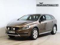 Käytetty Volvo V60 CC Business Edition 190 HP (139 kW) 2018 Ruskea Farmari