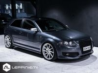 käytetty Audi S3 2.0 TFSI quattro 3d / Akrapovic / Alustasarja / Erikoisvanteet / Valko/musta nahat! / Lasikatto / Rahoitus / Vaihto /