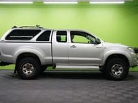 Käytetty Toyota HiLux SR 144 HP (105 kW) 2011 Hopea / harmaa Nouto