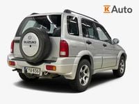 Käytetty Suzuki Grand Vitara 128 HP (94 kW) 2004 Hopea Katumaasturi