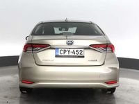 käytetty Toyota Corolla Sedan 1,8 Hybrid Active - KAIKKI KÄYTETYT COROLLAT 2,95 %:N KORKOTARJOUKSELLA