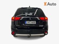 Käytetty Mitsubishi Outlander P-HEV Instyle 121 HP (88 kW) 2016 Musta Katumaasturi