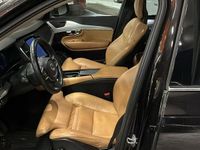 Käytetty Volvo XC90 Momentum 224 HP (164 kW) 2016 Katumaasturi