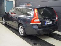 käytetty Volvo V70 D2 Momentum 1,6 Diesel, Webasto, On Call, Vakkari, Tutkat, Ratin lämmitys, Koukku, Isofix, Xenon, Sähköllä takaluukku,Ym