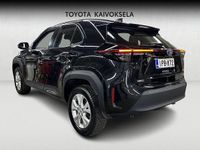 Käytetty Toyota Yaris Cross Active 116 HP (85 kW) 2022 Musta Katumaasturi