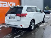 käytetty Mitsubishi Outlander P-HEV Instyle 4WD 5P ** Lisälämmitin / ACC / Koukku / Nahka-alcantara / Merkkikirja / Keyless / P-Kamera / LED / Ratinlämmitin **