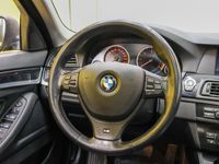 käytetty BMW 530 530 d TwinPower Turbo A xDrive F10 Sedan / M-Sport ratti / Lasikattoluukku / HUD / Nahkaverhoilu / Proffa-Navi / PDC