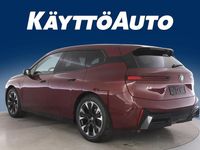 Uusi BMW iX Comfort Edition 400 kW (544 HP) 2026 Aventurine red iii Katumaasturi