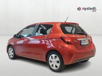 Käytetty Toyota Yaris Hybrid Active 75 HP (55 kW) 2014 Punainen Viistoperä