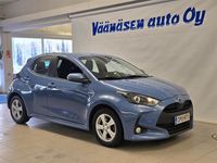 Käytetty Toyota Yaris Hybrid Active 116 HP (85 kW) 2021 Sininen Viistoperä