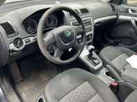 käytetty Skoda Octavia Combi 1,6 TDI Ambiente DSG Autom Myydään HUUTOKAUPAT.COM