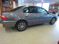 Käytetty Toyota Avensis Sol 110 HP (80 kW) 2002 Harmaa Sedan