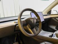 käytetty Tesla Model Y Long Range Dual Motor AWD / 20' Induction / Autopilot / Lämpöpumppu / Musta sisusta / Premium Audio