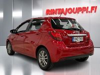 Käytetty Toyota Yaris Hybrid Active 73 HP (53 kW) 2016 Punainen Viistoperä