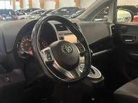 Käytetty Toyota Verso-S Multidrive S 99 HP (72 kW) 2014 Hopea / harmaa Tila-auto