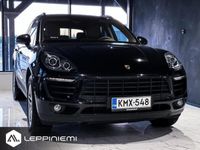 käytetty Porsche Macan S Diesel / Vetokoukku / Panorama / P.Kamera / 14-penkit / Webasto / 19" Macan Turbo vanteet / PDLS+ / PASM / PDK /