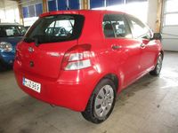 Käytetty Toyota Yaris 101 HP (74 kW) 2010 Punainen Viistoperä