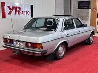 Käytetty Mercedes 200 1983 Sedan