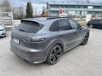 käytetty Porsche Cayenne E-Hybrid ** SUPER VARUSTEET / Burmester / ASS GTS Penkit / Ilma-Alusta / ACC / HUD / Panorama / Sport Chrono / Koukku **