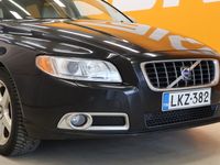 käytetty Volvo V70 2,0D Summum ** Myydään Huutokaupat.com **