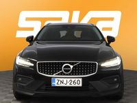 Käytetty Volvo V60 CC Business Edition 197 HP (144 kW) 2022 Farmari