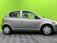 Käytetty Toyota Yaris 65 HP (47 kW) 2004 Hopea / harmaa Viistoperä
