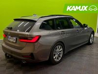 Käytetty BMW 330e Sport Line 292 HP (214 kW) 2021 Hopea / harmaa Farmari