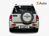 Käytetty Suzuki Grand Vitara 128 HP (94 kW) 2004 Hopea Katumaasturi