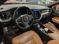 Käytetty Volvo XC60 Momentum 320 HP (235 kW) 2018 Punainen Katumaasturi