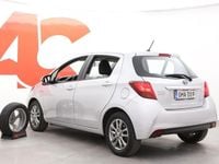 Käytetty Toyota Yaris Hybrid Active 73 HP (53 kW) 2016 Hopea Viistoperä