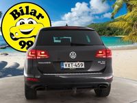 käytetty VW Touareg 3.0 V6 TDI 4MOTION *Vetokoukku / Ratinlämmitin / Nahat / Navi / P.tutkat * - *OSTA NYT, MAKSA KESÄKUUSSA!* -