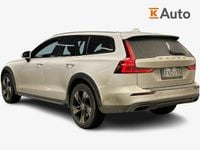 Käytetty Volvo V60 CC 190 HP (139 kW) 2020 Valkoinen Farmari