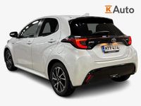 Käytetty Toyota Yaris Hybrid Premium 116 HP (85 kW) 2021 Valkoinen Viistoperä