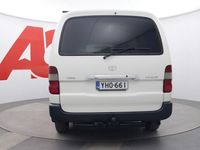 käytetty Toyota HiAce 2,5 D-4D 117 5ov pitkä - / HUIPPUHIENO / VAKIONOPEUSSÄÄDIN / WEBASTO / KOUKKU / ILMASTOINTI / LED-LI