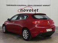 Käytetty Alfa Romeo Giulietta 170 HP (125 kW) 2011 Punainen Viistoperä