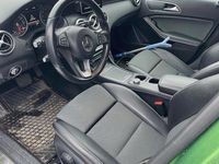 Käytetty Mercedes A180 Edition 122 HP (89 kW) 2016 Vihreä Viistoperä